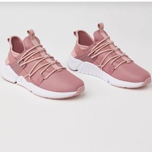 Fabletics Mariner Performance Sneaker in orchid smoke